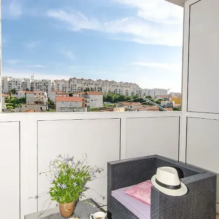 Apartman Sara *